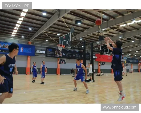 篮球赛事全程直播精彩瞬间聚焦，实时比分更新，尽享赛场激情与胜负悬念